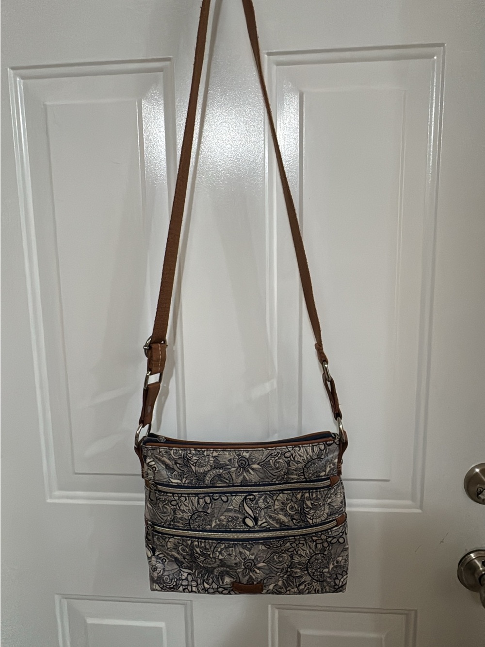 Sakroots Floral Crossbody organizer Bag in Navy, Cream, Brown